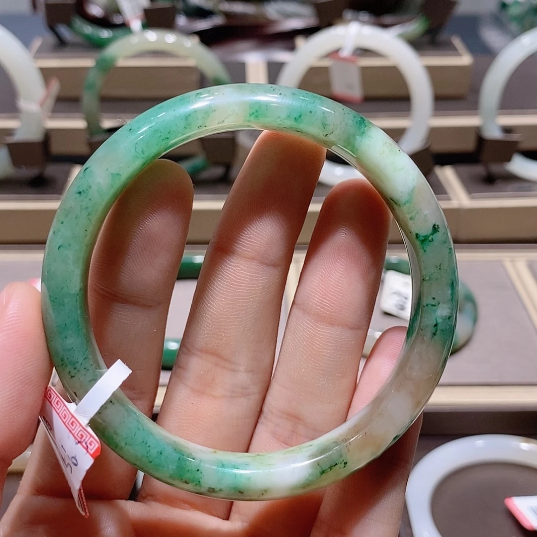 独山玉未镶嵌手镯