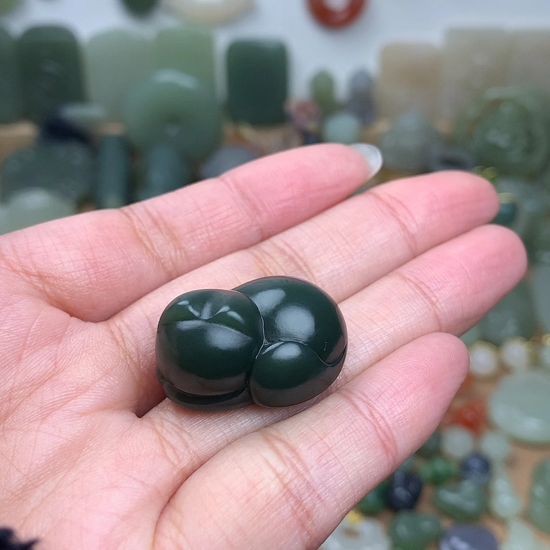 和田玉吊坠未镶嵌