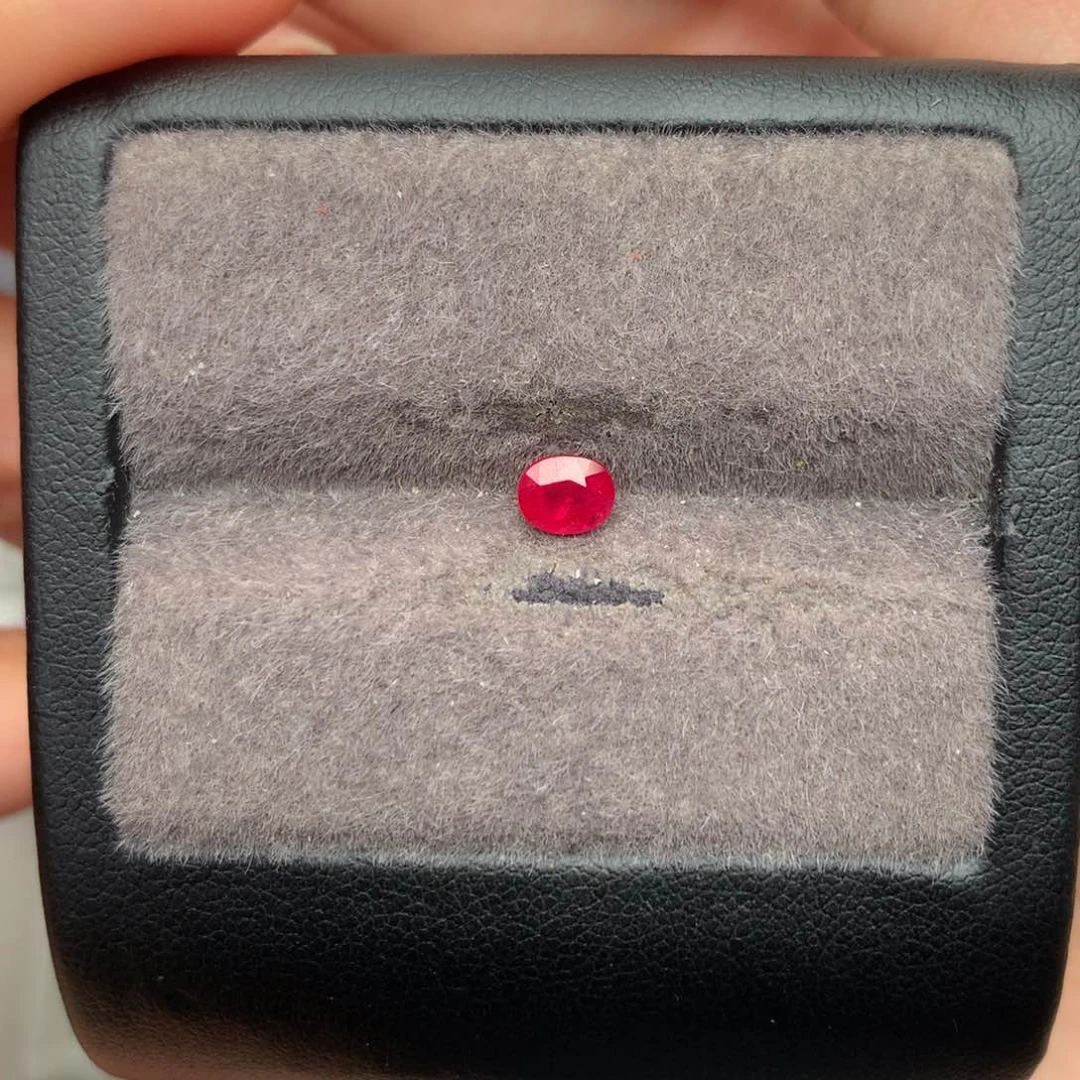 裸石红宝石4×5鸽血红红宝石