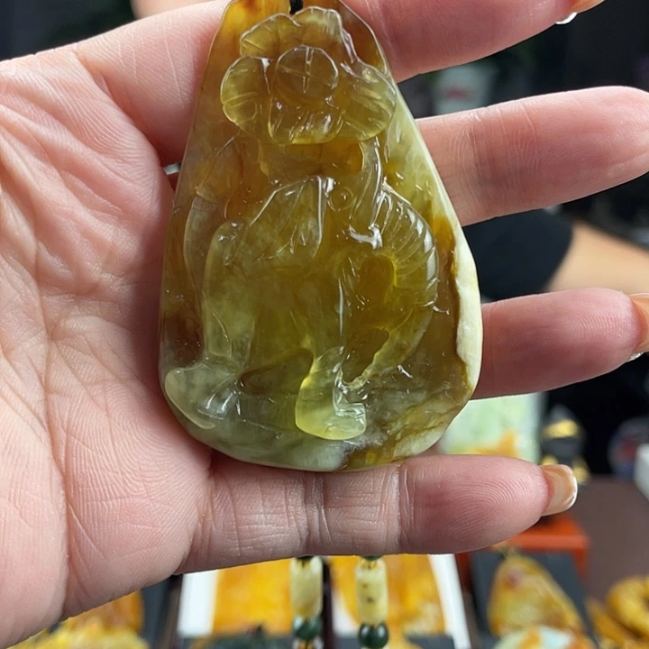 蛇纹石玉未镶嵌颈饰