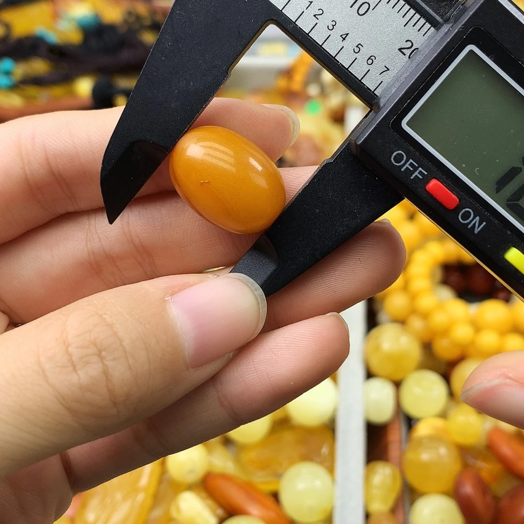 未镶嵌琥珀珠宝奇石