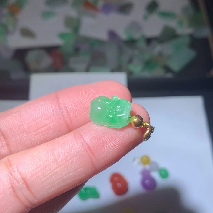 翡翠未镶嵌颈饰挂件