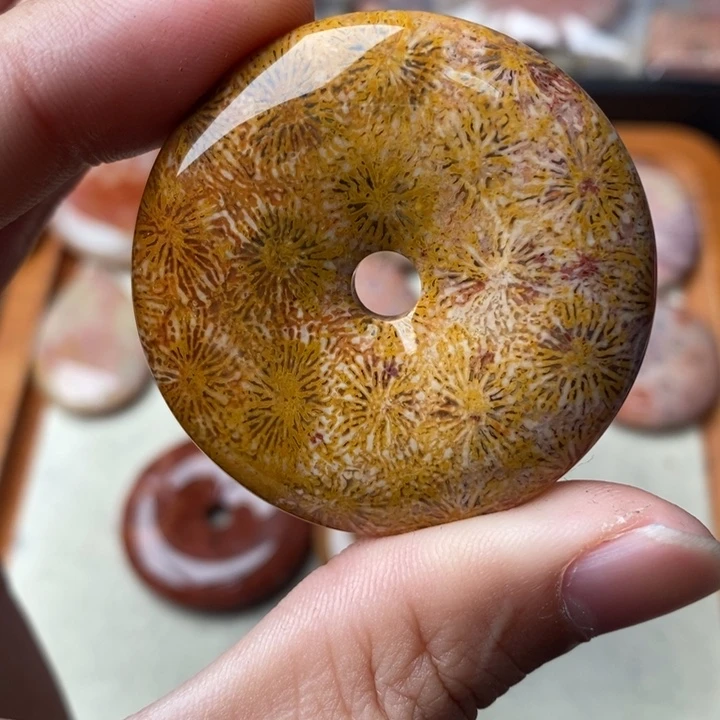 硅化玉颈饰未镶嵌爱**藏