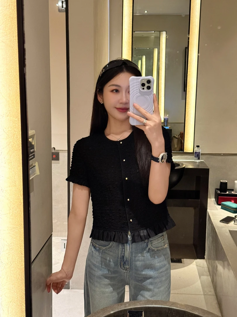 syna希娜 暗河溯风 桑蚕丝褶皱肌理感单排扣圆领短袖上衣