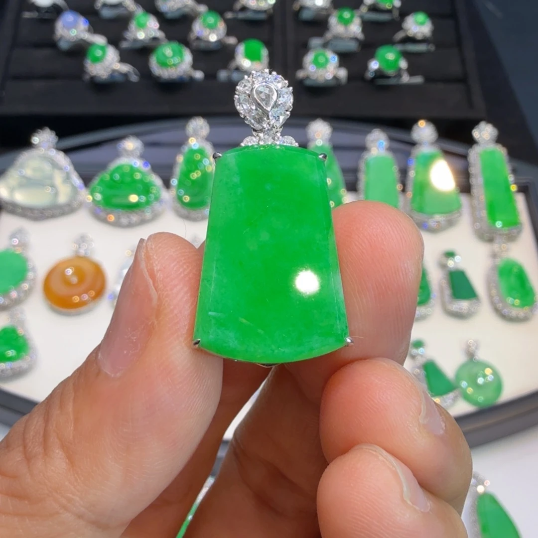 翡翠18K金镶嵌颈饰收到货48小时鉴赏期