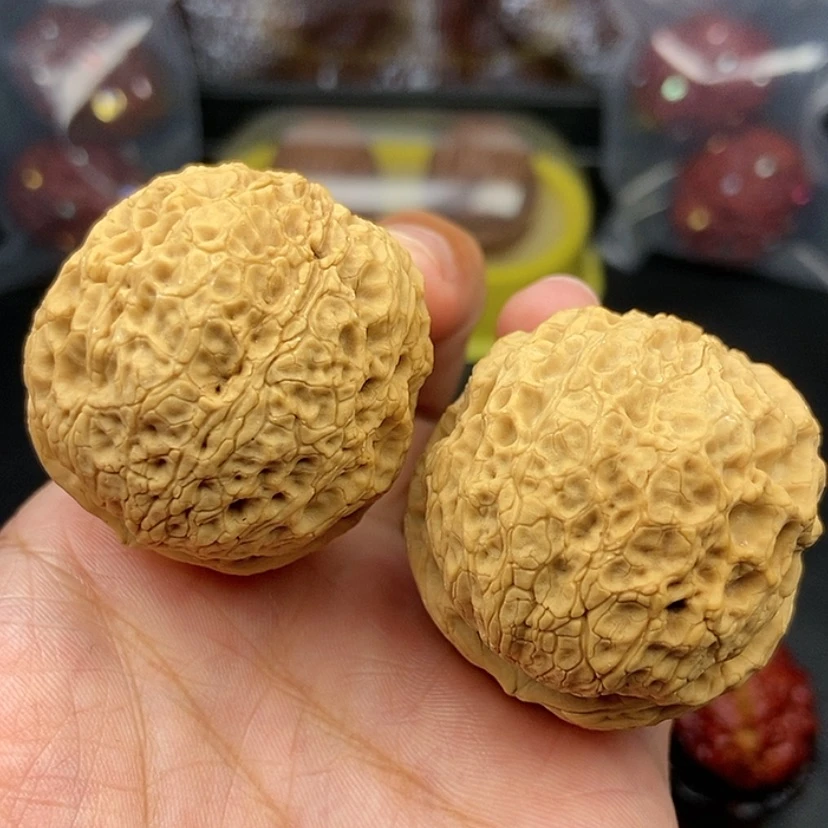 【闪购商品】把件文玩核桃42尺牡丹绣球60克