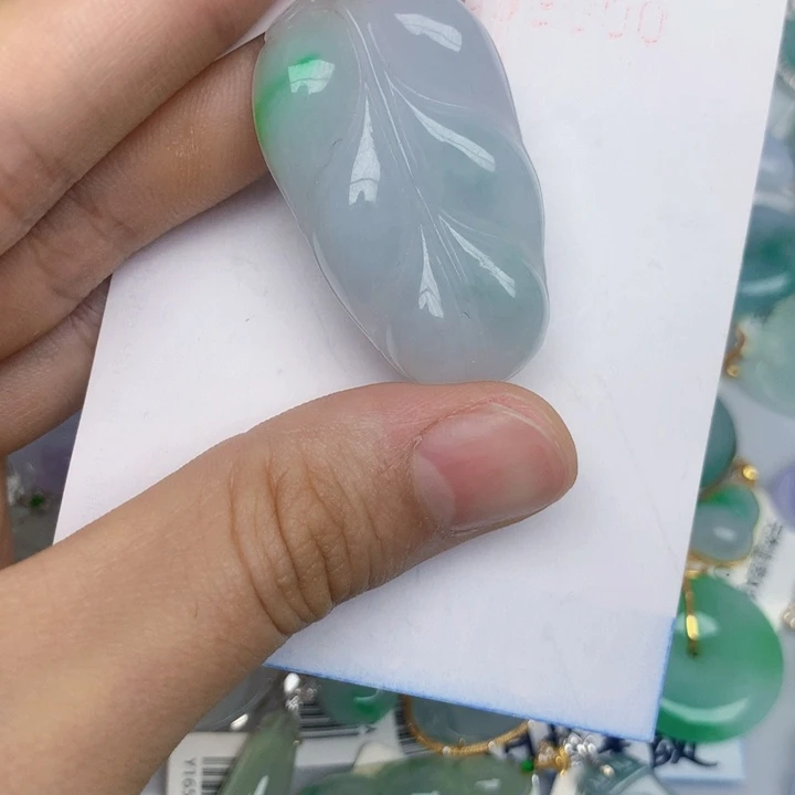 翡翠18K金镶嵌颈饰叶子