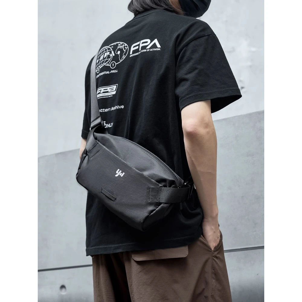 2025新款男士胸包迷你小背包时尚简约手机包休闲牛津布斜挎包男