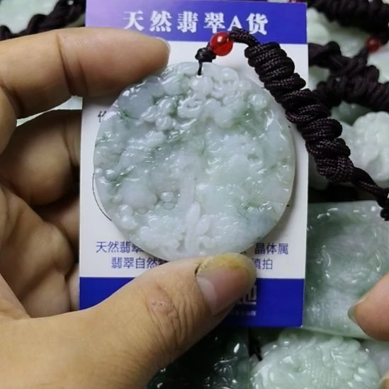 翡翠未镶嵌颈饰挂件