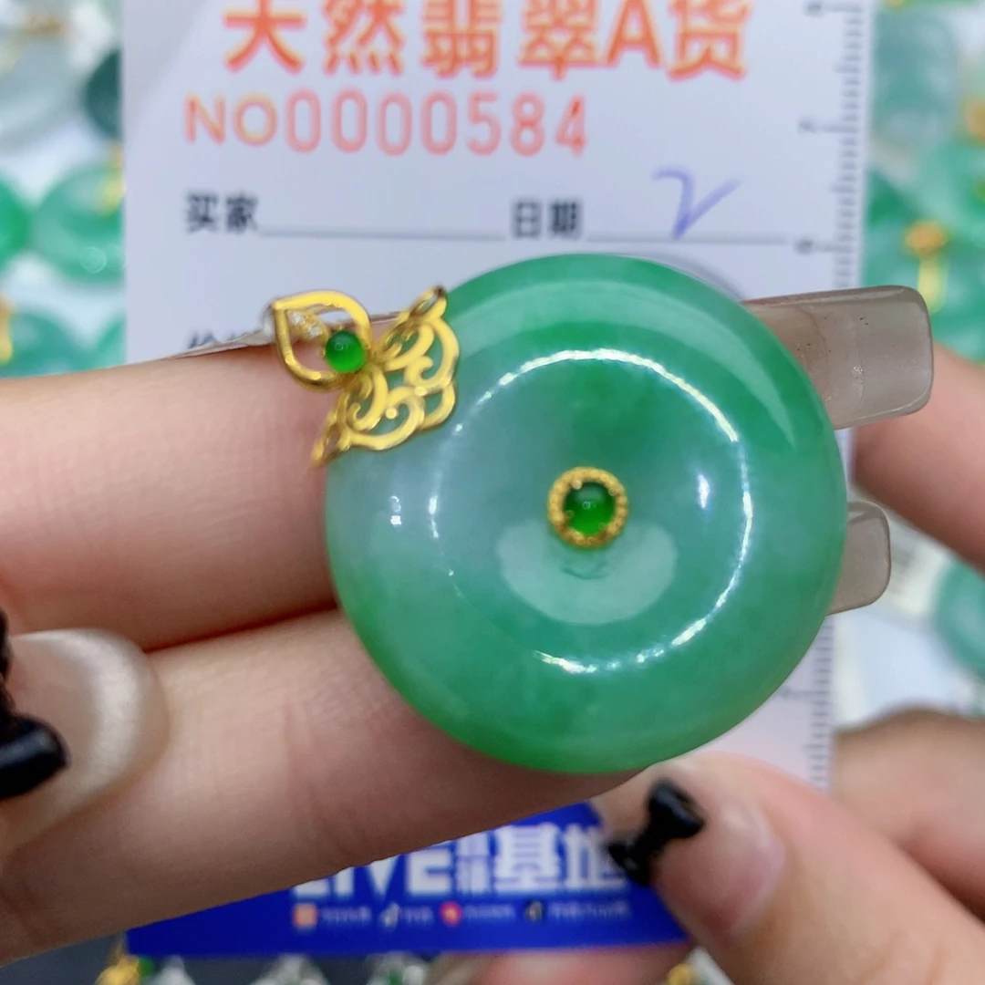 翡翠18K金镶嵌颈饰扣