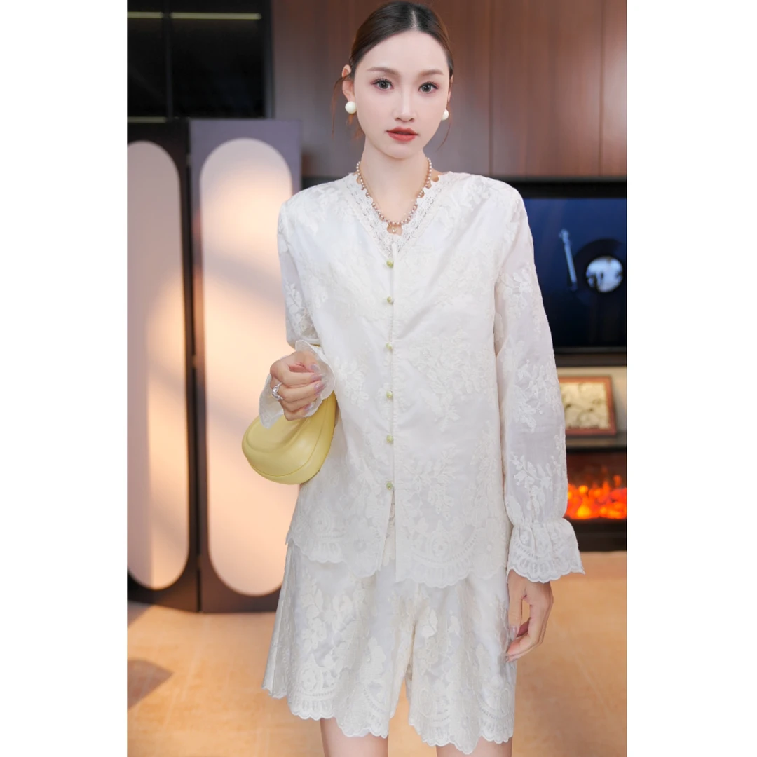 《白玉兰》新中式蕾丝国风刺绣衬衫女2025春季新款洋气宽松衬衣套装