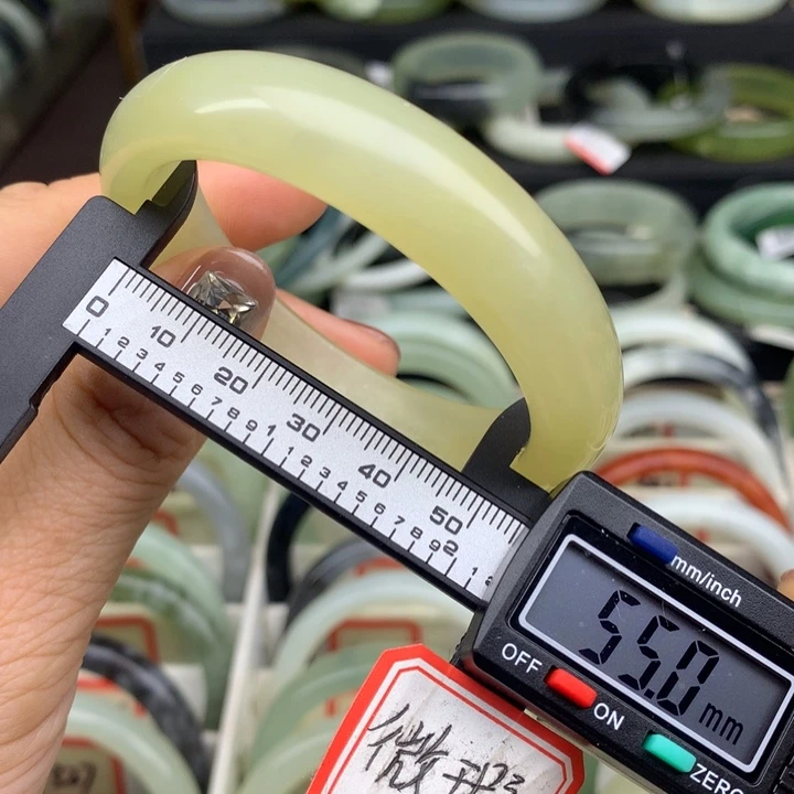 蛇纹石玉未镶嵌手镯339