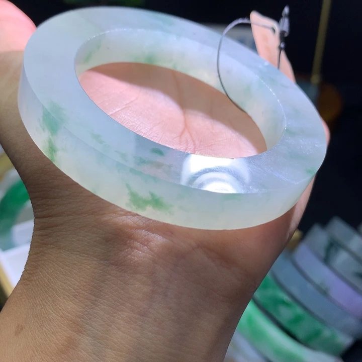 敏***定制翡翠未镶嵌冰飘绿花