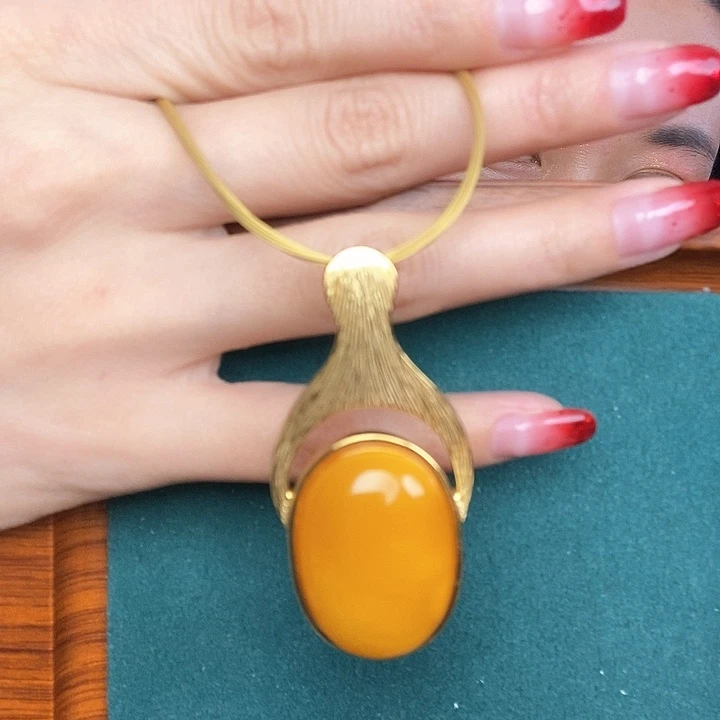 蜜蜡颈饰银S925镶嵌吊坠