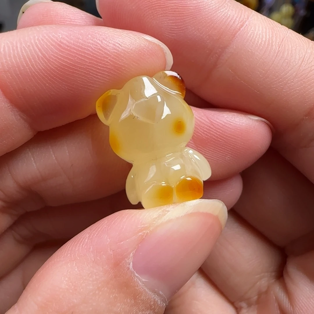 蜜蜡未镶嵌珠宝奇石多样性发其一