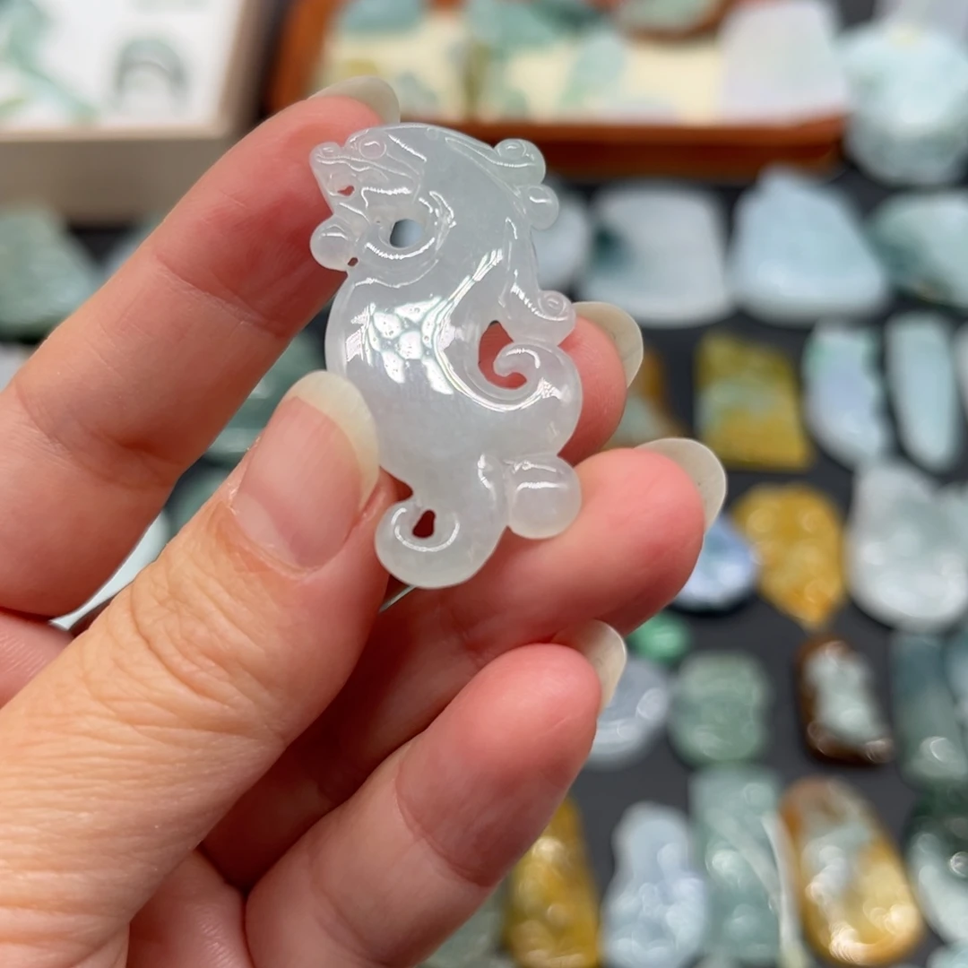 翡翠未镶嵌颈饰仿古龙