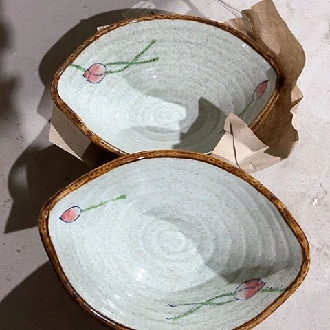 微瑕，不能明火，口径21高度5，2个元宝