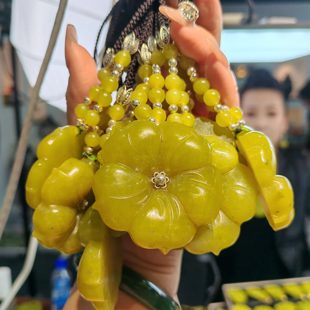 天然岫玉精美五福花吊坠（半珠链）