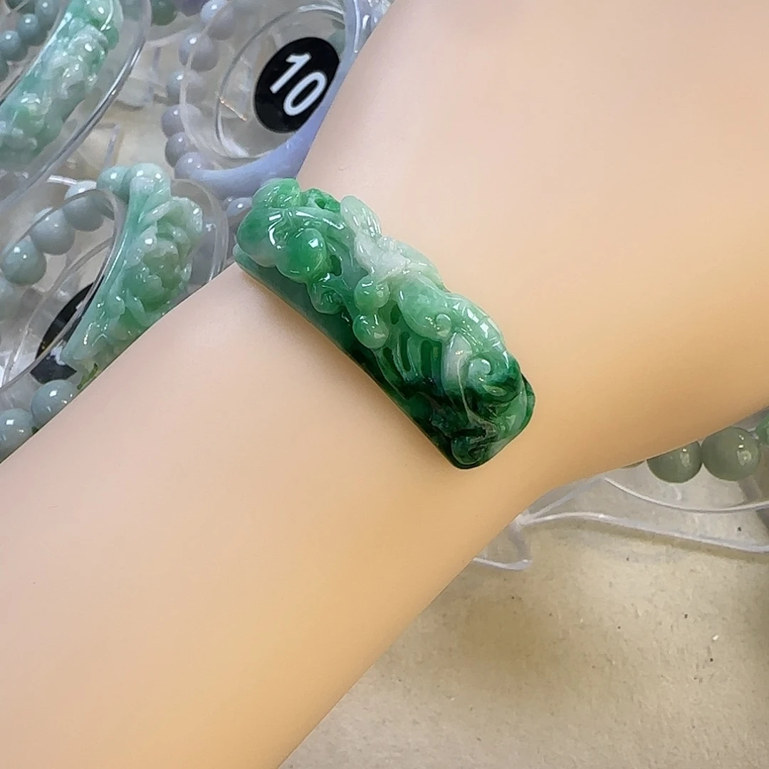 翡翠未镶嵌颈饰手牌5056