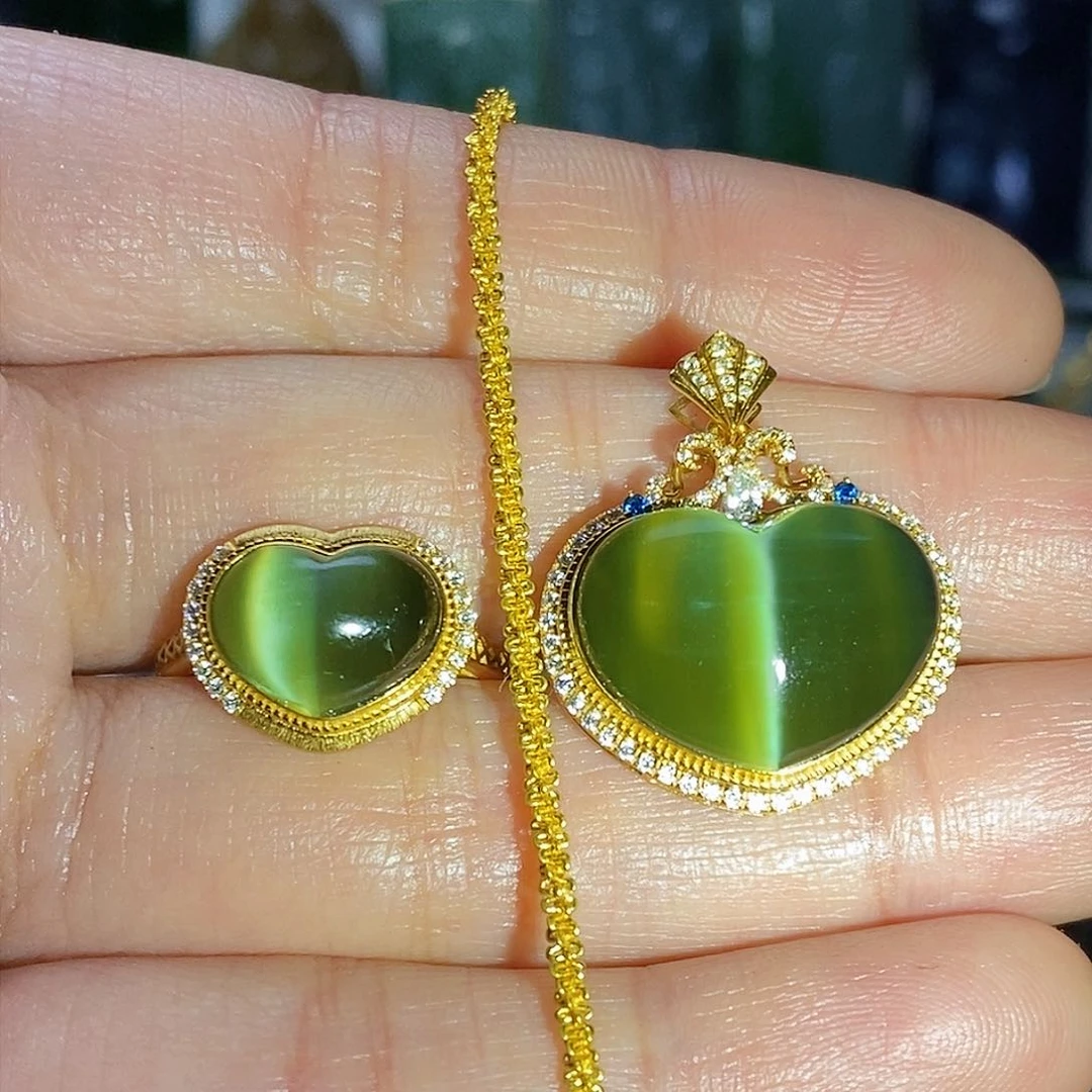 和田玉颈饰一线猫18K金镶嵌