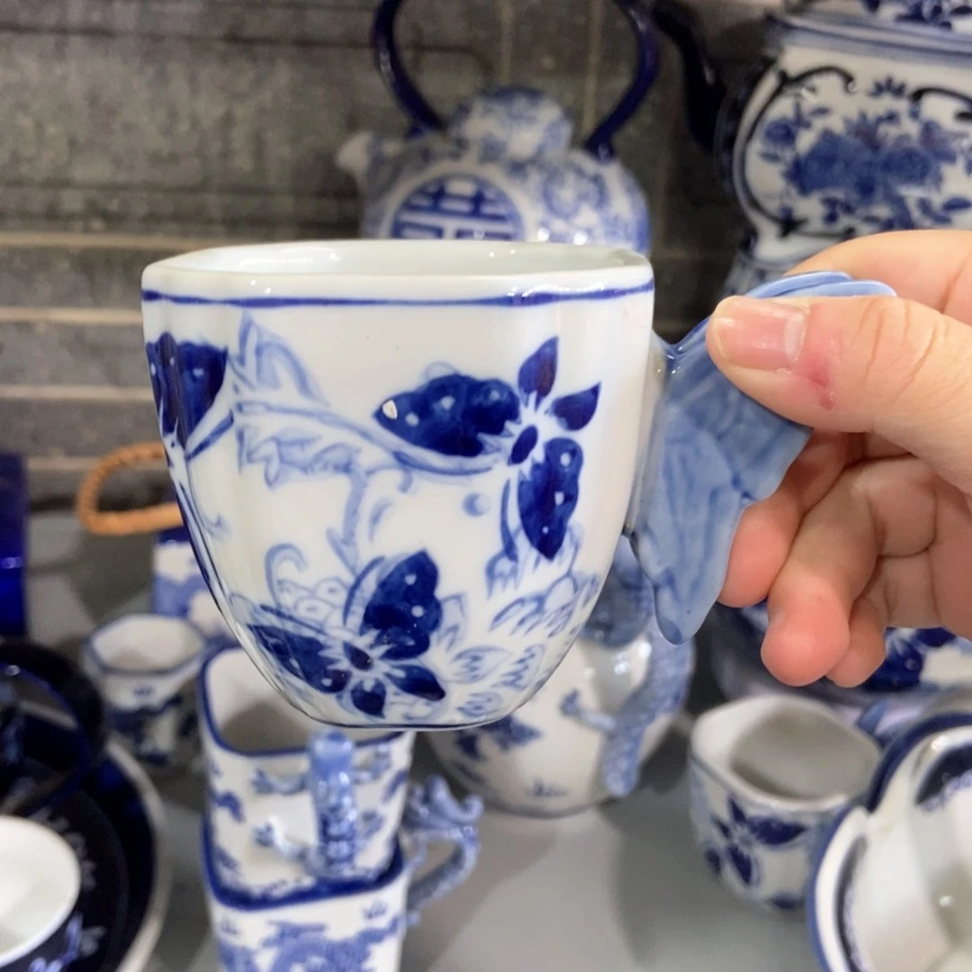 摆件花瓶手绘釉下彩