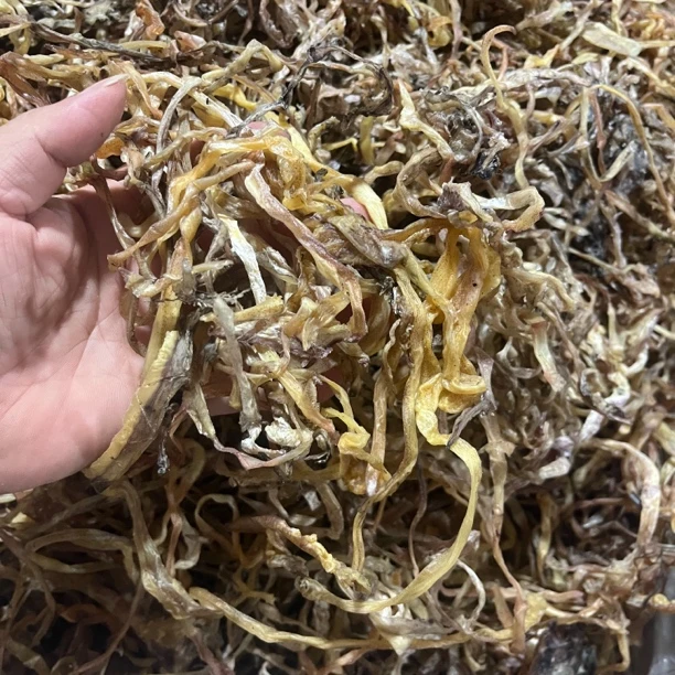 墨鱼须小条的,价格实惠,墨鱼身上掉下来,炖汤,煮肉饭文定好果