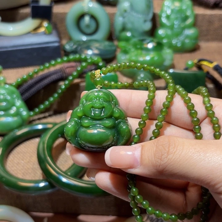 颈饰未镶嵌和田玉（碧玉）