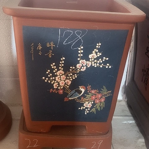 紫砂中国宜兴紫砂花盆，