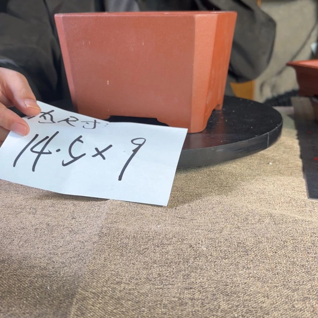 A宜兴紫砂小花盆