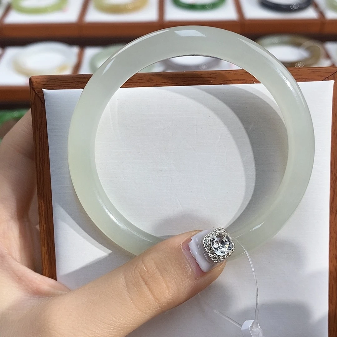 和田玉手镯未镶嵌婷