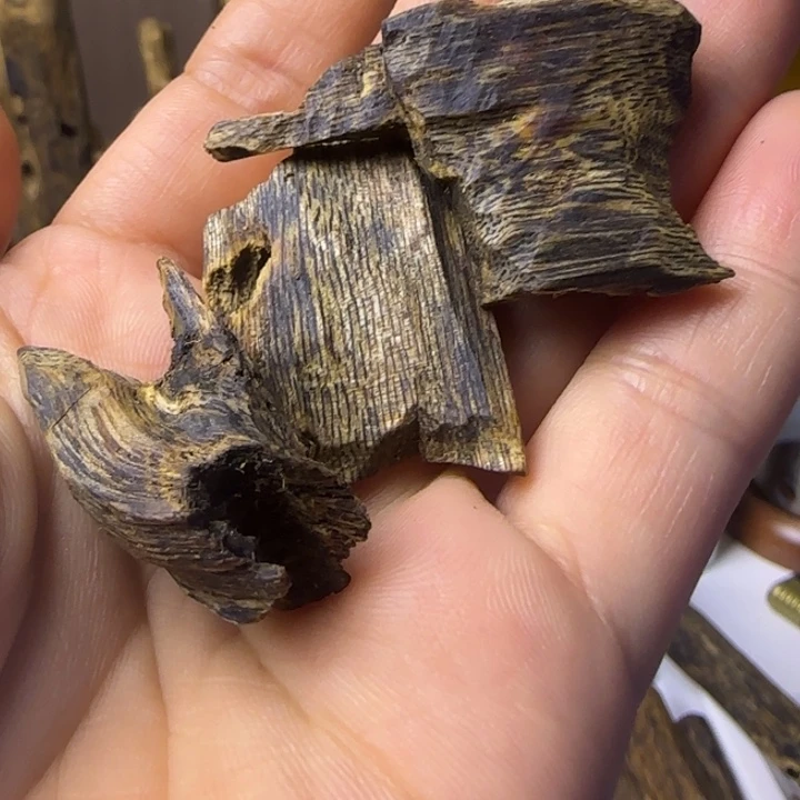 沉香碎屑沉香原材料虫漏