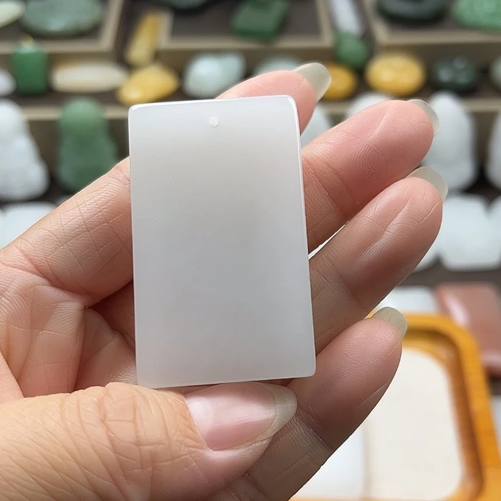 石英质玉（金丝玉）未镶嵌颈饰