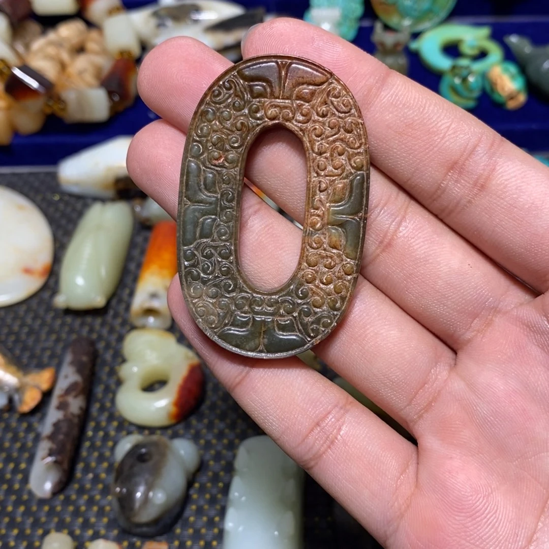 透闪石质玉未镶嵌颈饰