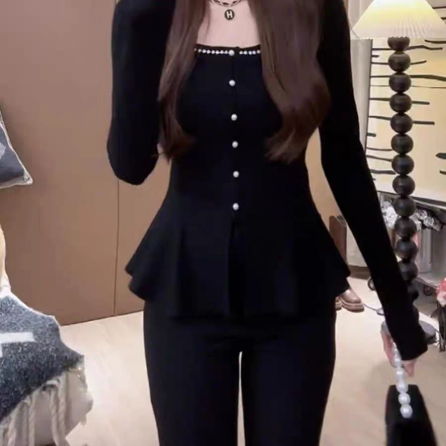 【依依6】现货2025秋季新款设计感法式方领长袖女百搭显瘦打底上衣