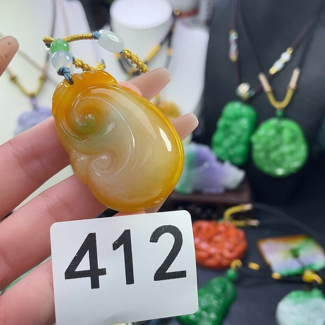 翡翠未镶嵌吊坠(赠链)