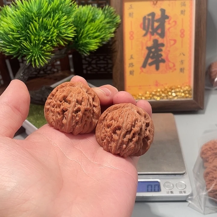 陈***鹏文玩核桃吊坠四座楼