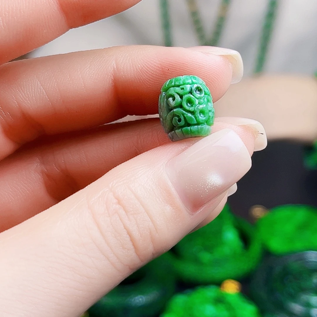 颈饰未镶嵌翡翠多样性