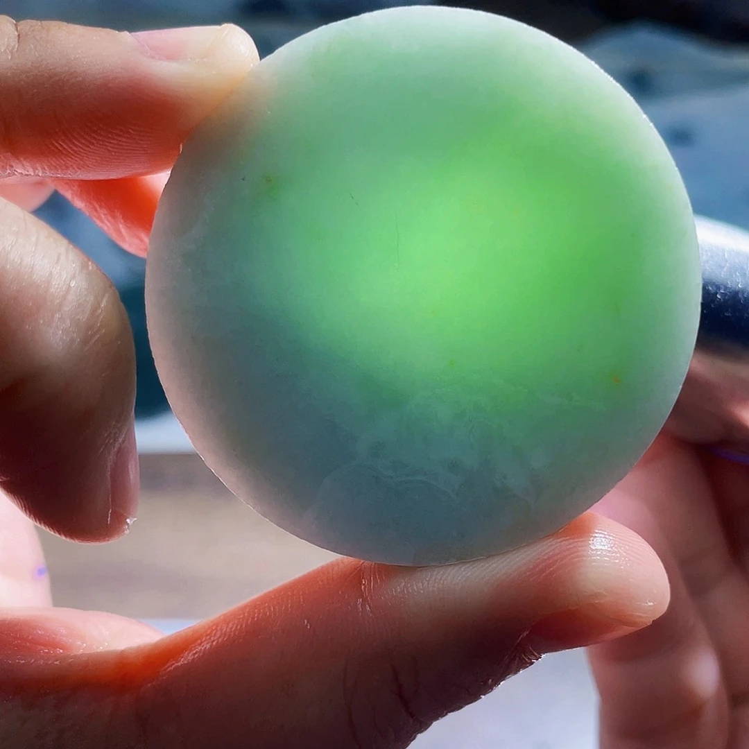 翡翠未镶嵌颈饰毛料3