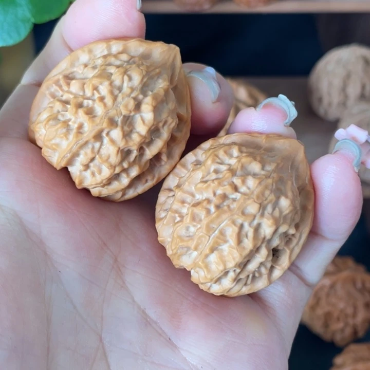 核桃把件秦岭核桃的品种繁多鸡心