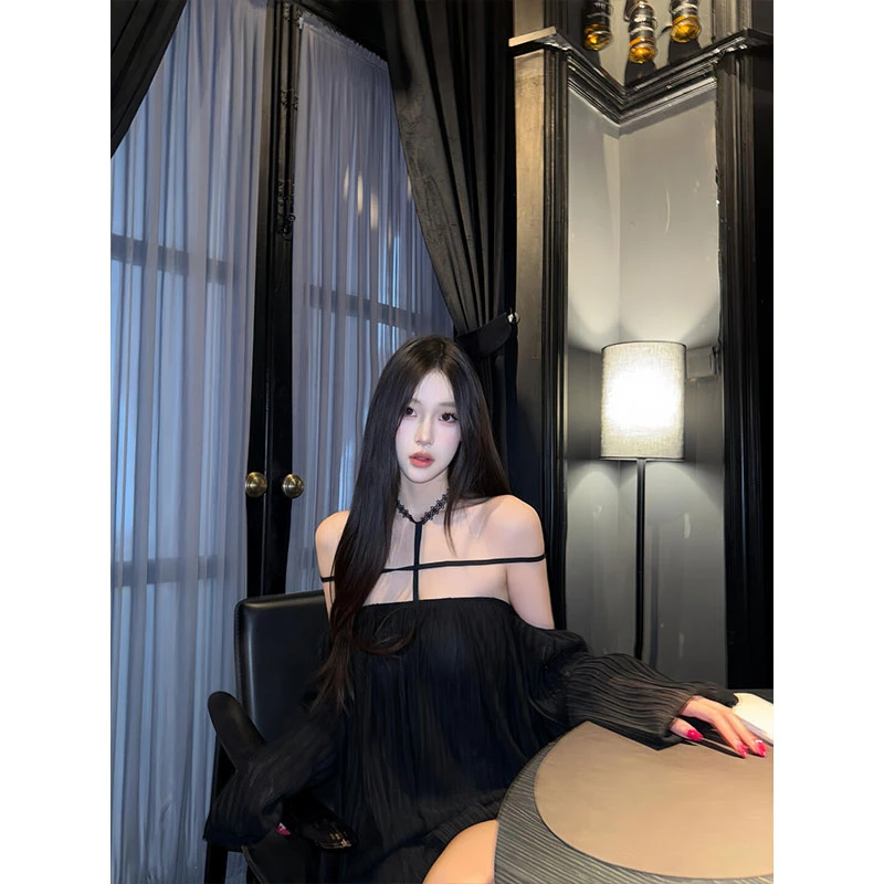 挂脖连衣裙女2025夏季新款高级感轻奢名媛网纱性感露背一字肩短裙