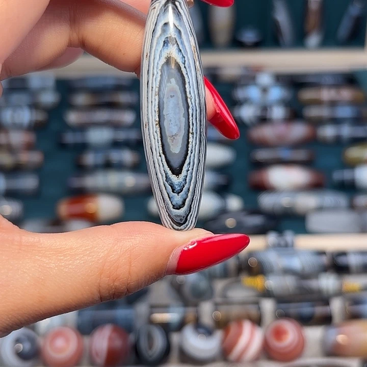 M***麟玛瑙/玉髓合金珠宝奇石