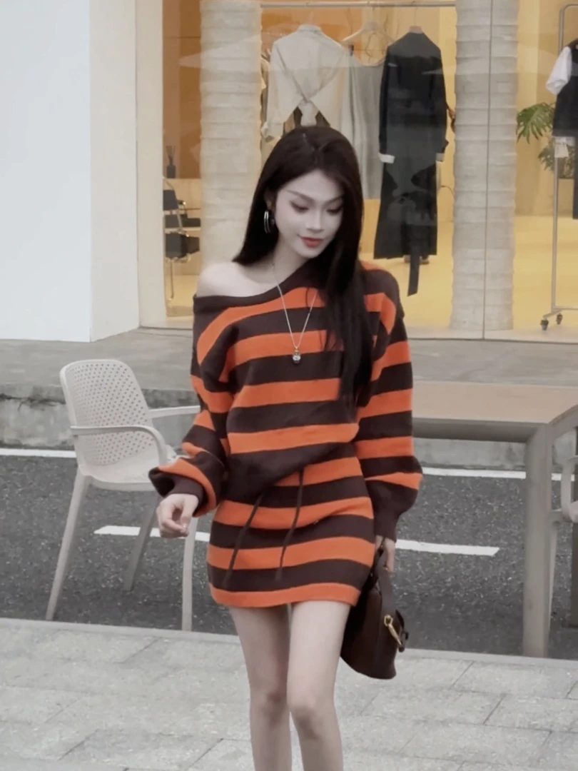 气质辣妹露肩条纹拼色长袖卫衣上衣女+半身裙时尚两件套S101201