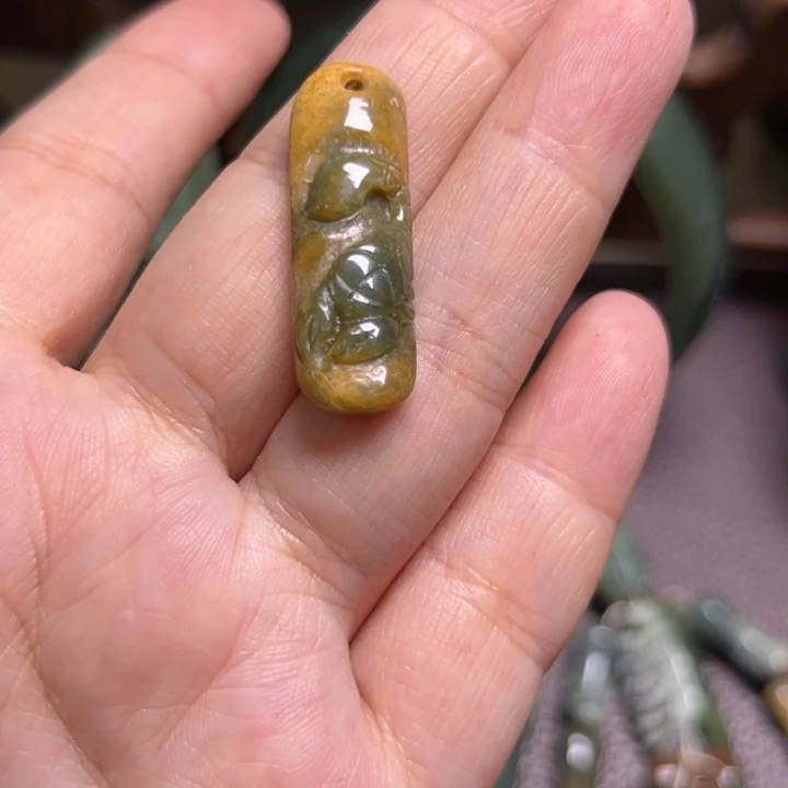岫岩河磨玉(透闪石质玉)未镶嵌颈饰
