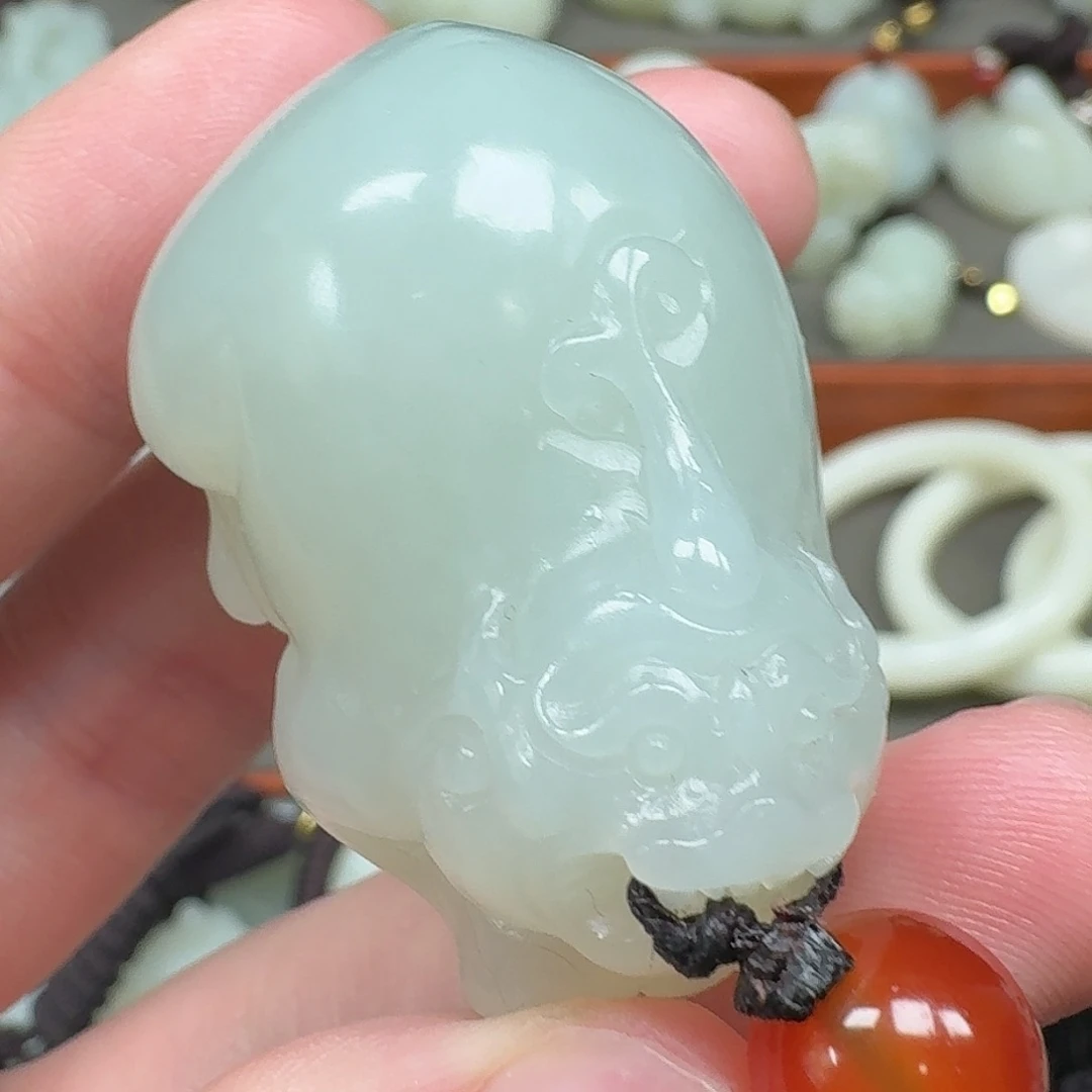 和田玉未镶嵌把件