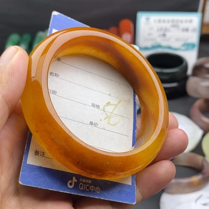 未镶嵌手镯石英质玉