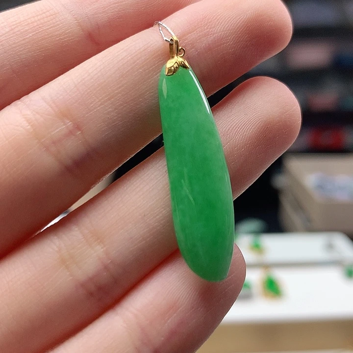 翡翠颈饰18K金镶嵌天然翡翠a货敏