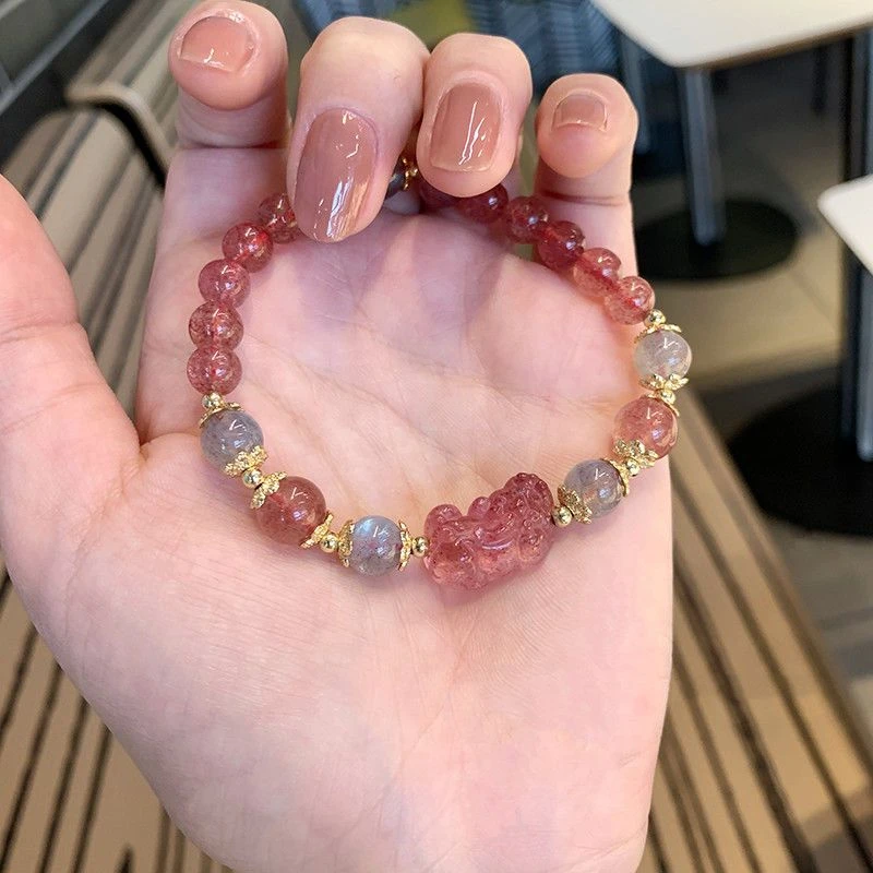 天然草莓晶貔貅月光石手链转运水晶手绳招桃花本命年礼物送闺蜜女