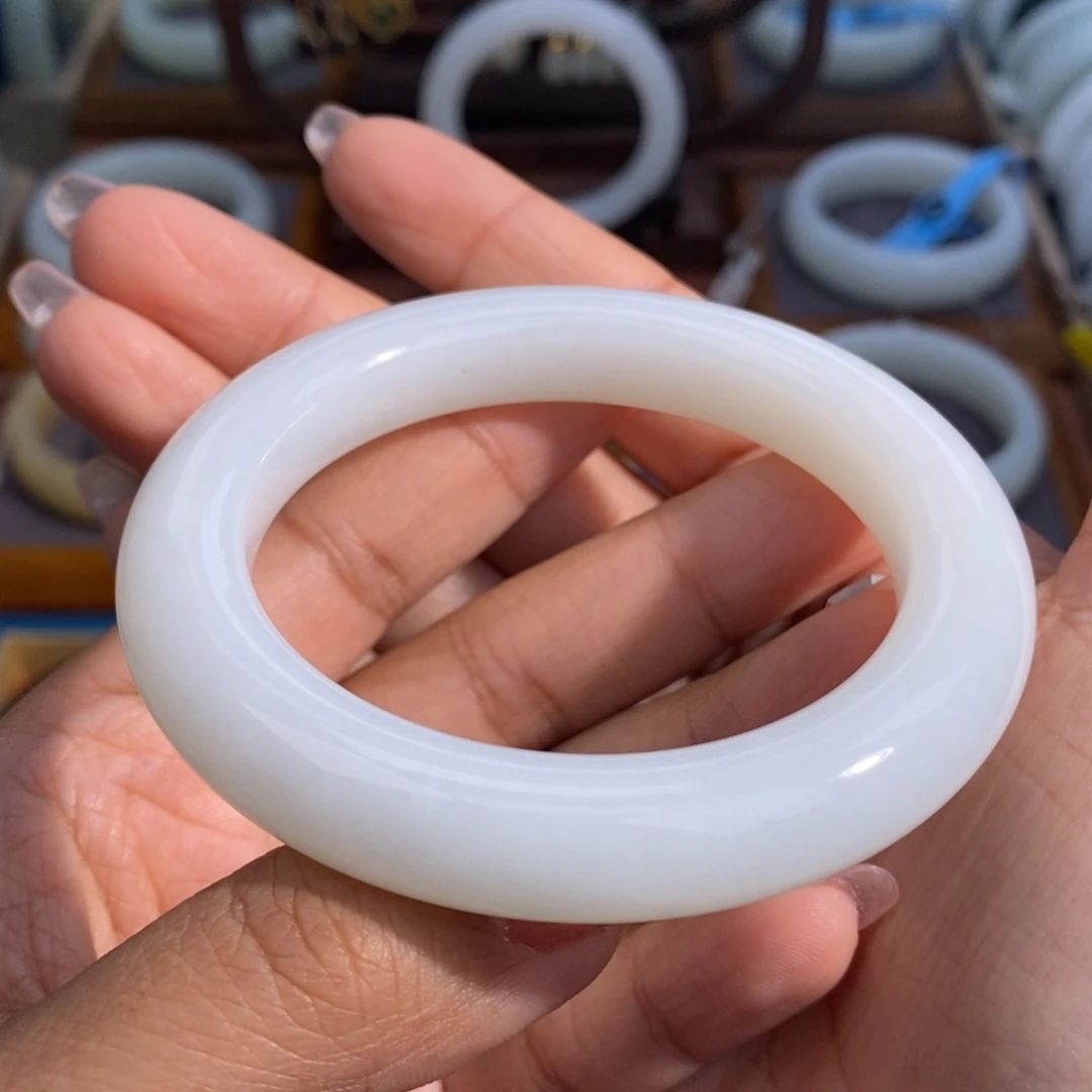 和田玉未镶嵌手镯