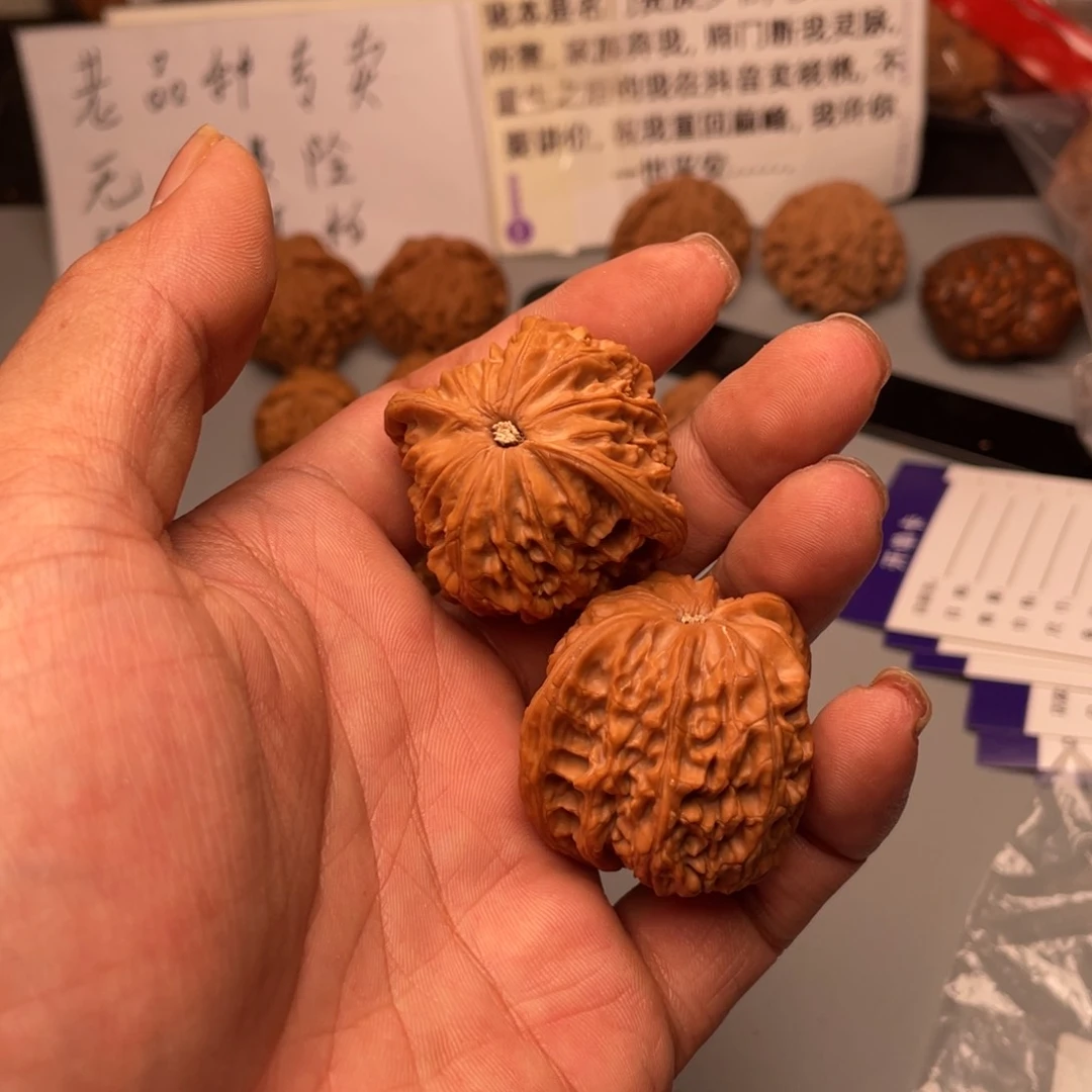 文玩核桃吊坠反**王核桃