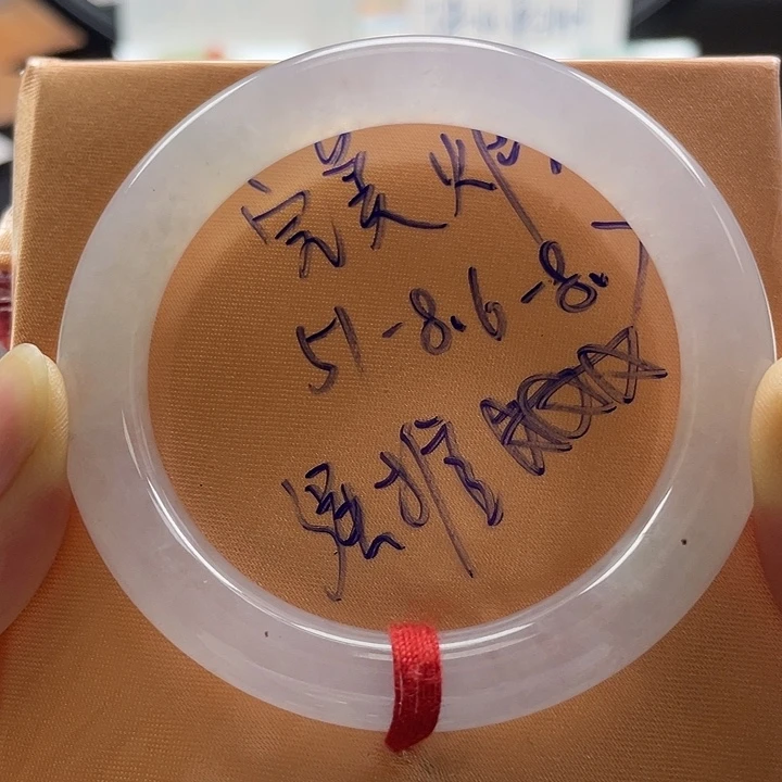 翡翠手镯未镶嵌翡翠